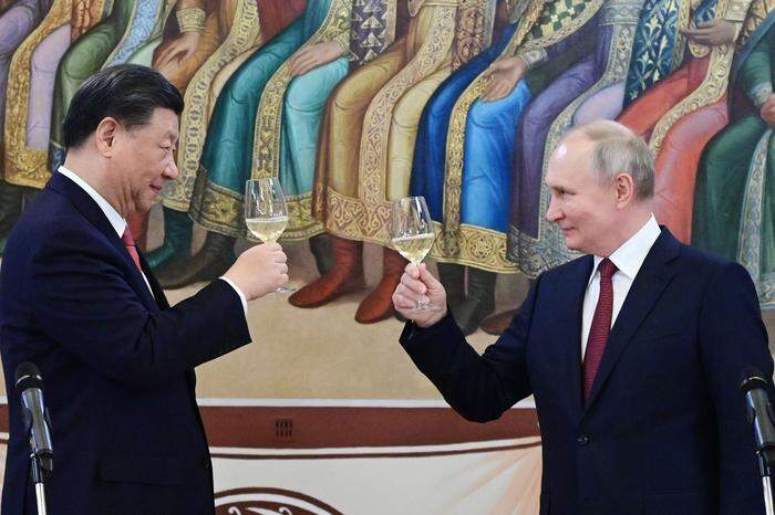 Chinas Präsident Xi Jinping besuchte seinen Freund Putin