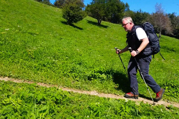 Harald Krassnitzer unterwegs am Alpe-Adria-Trail.