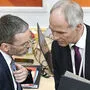 Innenminister Herbert Kickl und sein Generalsekretär Peter Goldgruber: Gegenwehr mit fragwürdigen Mitteln