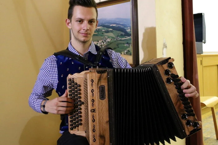 ...wirkte weiters Mathias Pirolt auf der Harmonika mit. 