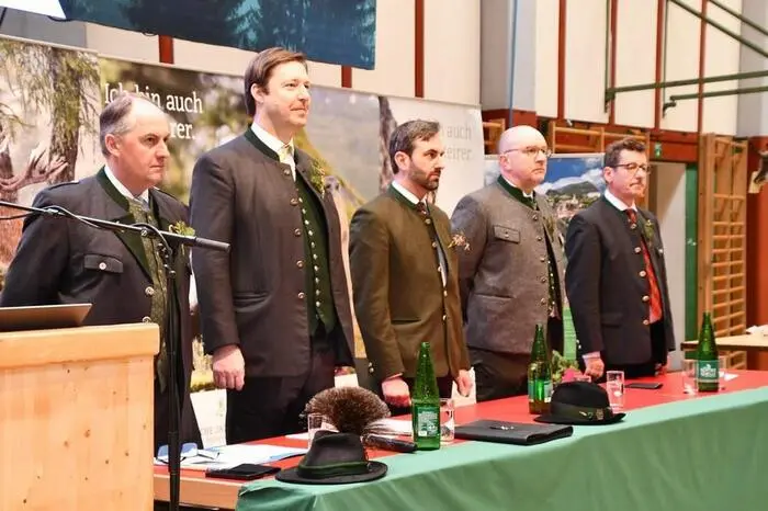 ...darunter Landesjägermeister Franz Mayr-Melnhof-Saurau, die Landtagsabgeordneten Bruno Aschenbrenner und Stefan Resch sowie Bezirkshauptmann Peter Plöbst.