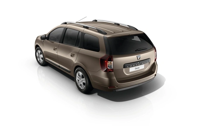 Ebenfalls umgestaltet präsentieren sich die Heckstoßfänger und die Rückleuchten bei Sandero und Sandero Stepway. Dazu kommen die neuen Designfelgen Bayadere und die Métallisée-Lackierung Bronze-Royal.