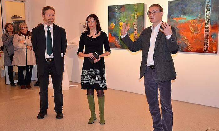 Karl Bauer, Esther Wendt und Hubert Thurnhofer (v. li. nach re.) bei der Ausstellungseröffnung