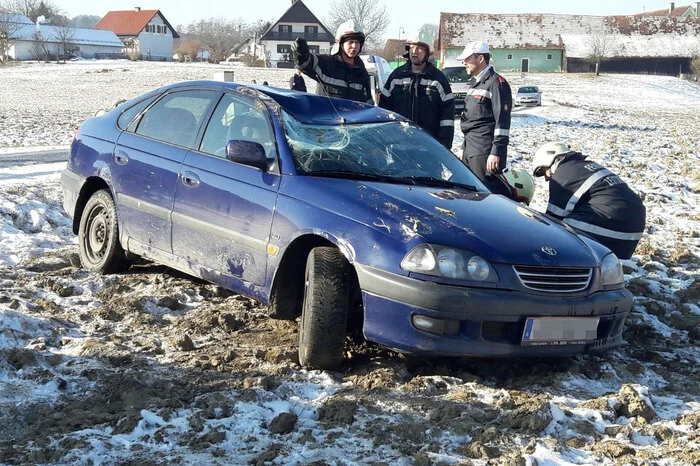 Der Lenker wurde bei dem Unfall verletzt.