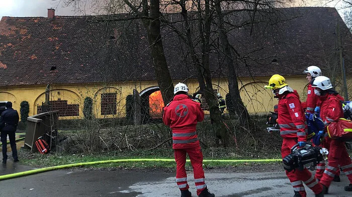 16 Feuerwehren, das Rote Kreuz und die Polizei wurden am Dienstagnachmittag zu einem Großeinsatz nach Kaindorf an der Sulm alarmiert.
