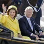 Zu Land und zu Wasser präsentierte sich Schwedens Königspaar zum 50. Thronjubiläum