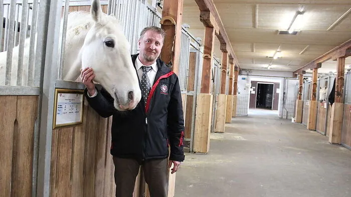 Gestütsleiter Erwin Movia freut sich über den Zuwachs im Stall des Lipizzanergestüts Piber