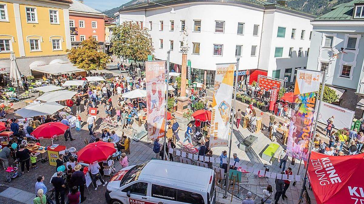 Rund 2000 Gäste feierten mit dem Regionalbüro Osttirol den 30. Geburtstag am Johannesplatz in Lienz