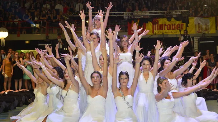 Beim 37. Maturaball der HLW Murau wurde Samstagabend (19. November 2016) in der WM Halle Murau gefeiert.