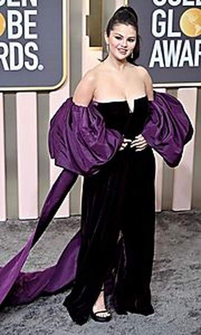 Selena Gomez auf dem roten Teppich der Golden Globes 2023