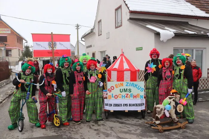 Sowohl Kinder als auch Erwachsene ließen ihrer Kreativität bei der Gestaltung der Kostüme freien Lauf.