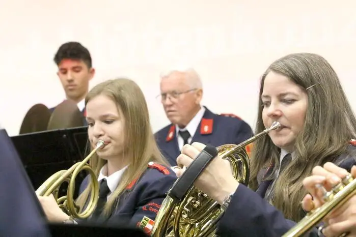 Übrigens: Ein Video vom Konzert gibt es auf Facebook Kleine Zeitung St. Veit/Feldkirchen zu sehen! Klicken Sie sich durch die Fotogalerie!