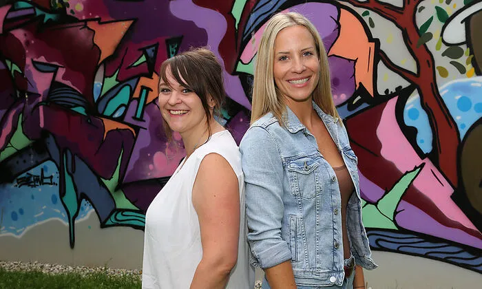 Sabrine Reibnegger (links) und Johanna Zwittnig von Sindbad Klagenfurt 