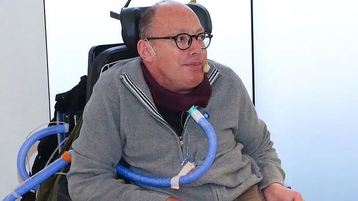 Franz-Joseph Huainigg erklärt das Leben mit persönlicher Assistenz