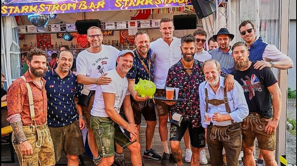 Niki Petrik, Tischner, Schurian, Wenders, Seppele, Alagic, H.J. Petrik, Lahoda, Kunz, Brunner, Bakala und Raffl (von links)
