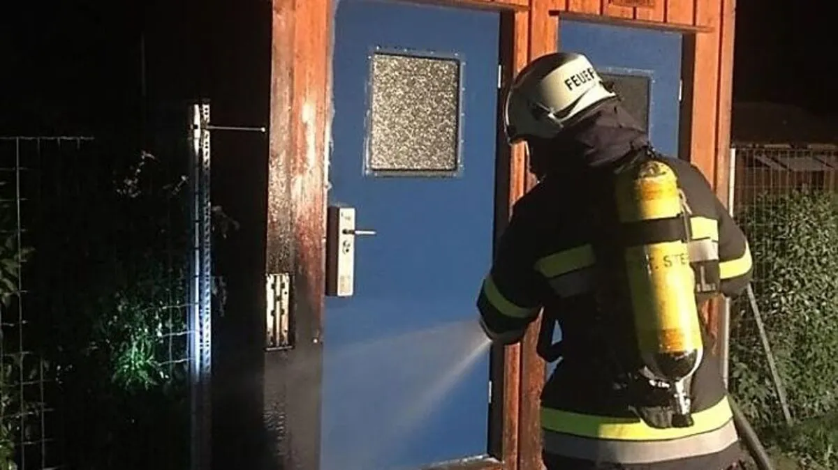 Am Sonntag brannte ein Mülleimer bei einer WC-Anlage in St. Stefan