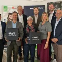 Programmpräsentation mit Thomas Maier, Florian Hampel, Monika Seidl-Neissl, Kathrin Leitner, Bruno Aschenbrenner (vorne von links); hinten: Hubert Pletz, Christoph Robinson, Rene Fischer