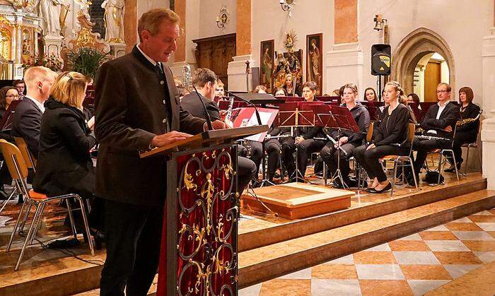 Reinhard Wilhelmer sprach während den Musikstücken