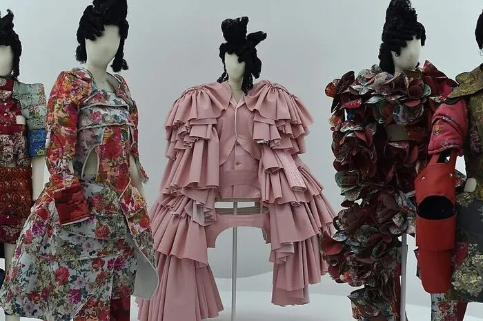 Die Fashion-Gala, gleichsam auch Auftakt einer Modeausstellung im Metropolitan Museum, steht heuer im Zeichen von Comme des Garçons, dem Label der Avandtgarde-Designerin Rei Kawakubo.