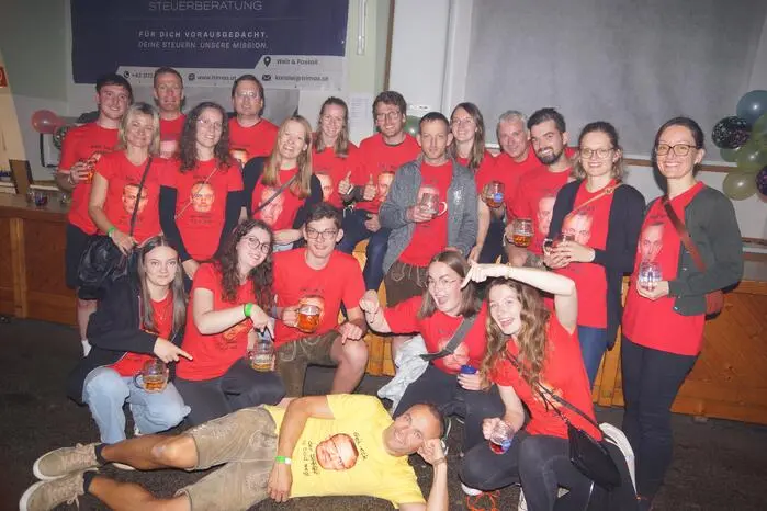 Die Band „Ligist 3“ sorgte mit ihrer Mischung aus traditioneller Volksmusik und modernen Partyhits für eine volle Tanzfläche.