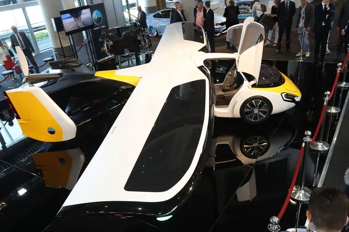 Agentur Archive - document view Das "Aeromobil 4.0" aus der Slowakei, dass erste kommerziell produzierte fliegende Auto der Welt, soll noch heuer auf den Markt kommen.