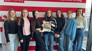 Die sechs Schülerinnen der HLW Weiz - das Redaktionsteam - mit ihrer Lehrerin Michaela Wilding beim Besuch im Styria Media Center