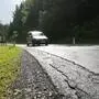 Die Kreuzner Landesstraße wird umfassend saniert. Aufgrund von Asphaltierungsarbeiten bleibt sie von 18. bis 31. Mai vollständig gesperrt