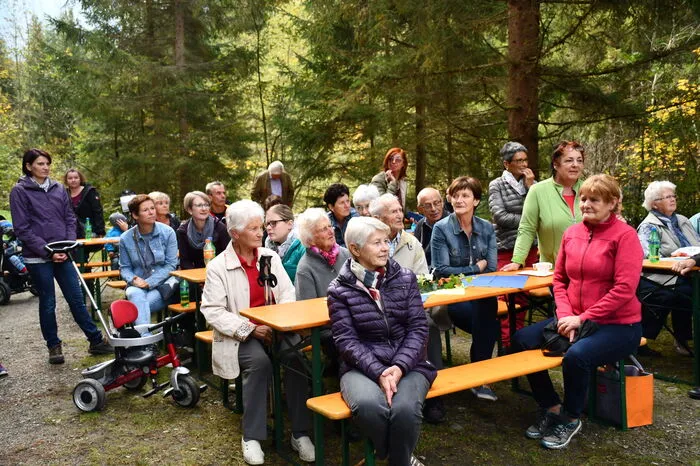 Am Dienstag wurde der Spazierweg und Fitnessparcours, auf dem die Generationen zusammen kommen sollen, offiziell eröffnet.