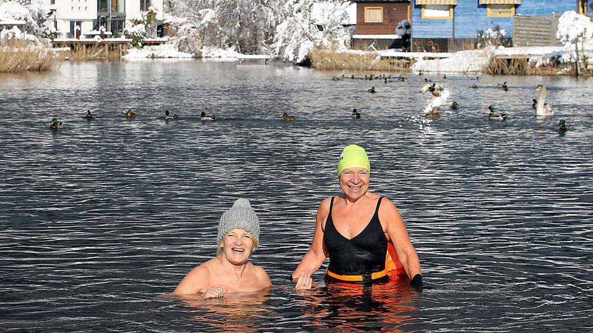 Anneliese Gareis–Waldburg (rechts) schwimmt im Winter bis zu sechsmal die Woche