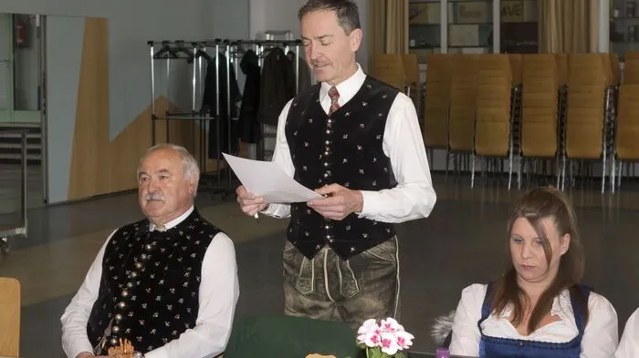 Verbandsobmann Gottfried Fössl begrüßte bei der Jahreshauptversammlung die Gäste, darunter Landesverbandsobmann Balthasar Kendlbacher, mit dem Verbandsgruß "Griaß eich".
