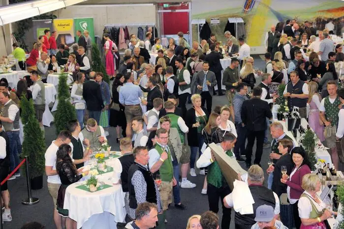 Viel Spaß mit den Fotos von der Jahrgangspräsentation „Wein und Genuss“ in Stallhofen.