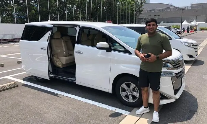 Hassan vor seinem "Boliden"