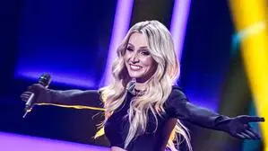 Melissa Naschenweng (hier vor wenigen Wochen in der Beatrice Egli Show) war der erste Überraschungsgast für Florian Silbereisen