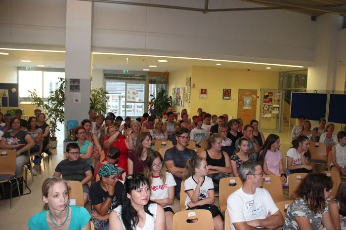Das Publikum in der Aula der NMS Kalsdorf quittierte den Auftritt mit tosendem Applaus...