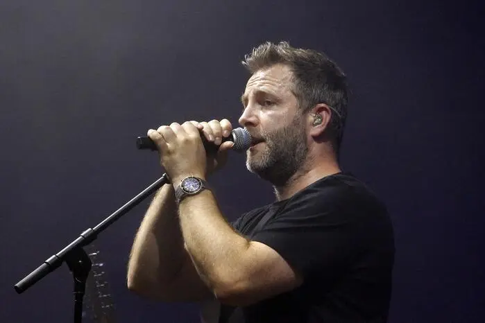 JOSH., längst ein Fixstern am österreichischen Musikfirmament, wurde mit dem Megahit „Cordula Grün“ schlagartig bekannt und ist seither Dauergast in den Charts.