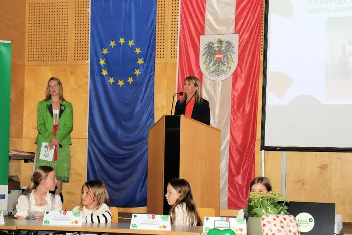 Während bei den Kindern die Begeisterung für das Gemeindeleben geweckt wird, eröffnet sich für die Gemeinde die Chance, die Perspektive der Kinder aufzugreifen.
