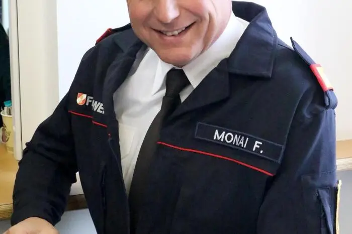 Auf 1000 Metern Seehöhe in optimaler Kirchtagslaune angetroffen wurden unter anderem Bezirksfeuerwehrkommandant Friedl Monai (Foto) mit Stellvertreter Karl Rainer, Bürgermeister Franz Pirolt, Raika Mittelkärnten-Vorstand Roland Krall, Mediziner Franz Siebert, Hochwürden Johann Rossmann sowie Nationalratsabgeordneter Gernot Darmann. 