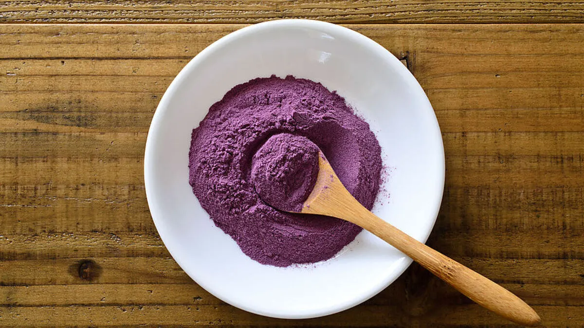 Glutenfreies mehl aus lila Süßkartoffeln