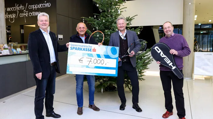 Ali Nitzl und seine Tennisrunde spenden 7000 Euro