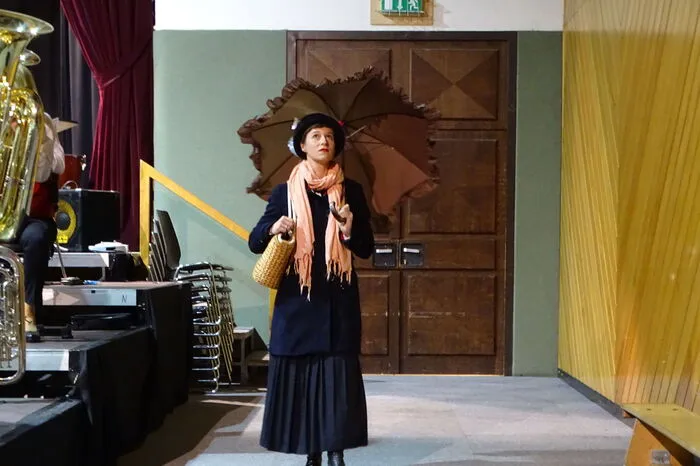 Sonja Felber tanzte als Mary Poppins durch die Roseggerhalle