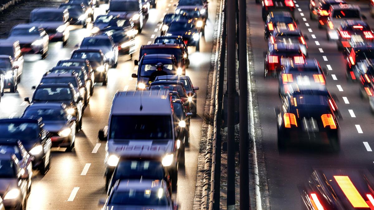 In Bezug auf das Aus von Benzinautos könne man nicht zwei Jahre mit einer Entscheidung warten, heißt es aus Rom