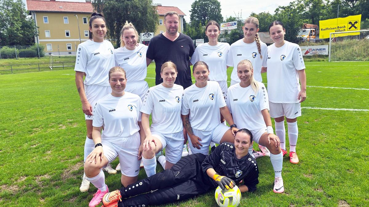 Die Villacher Lady Hawks starten neben Eishockey auch im Fußball durch