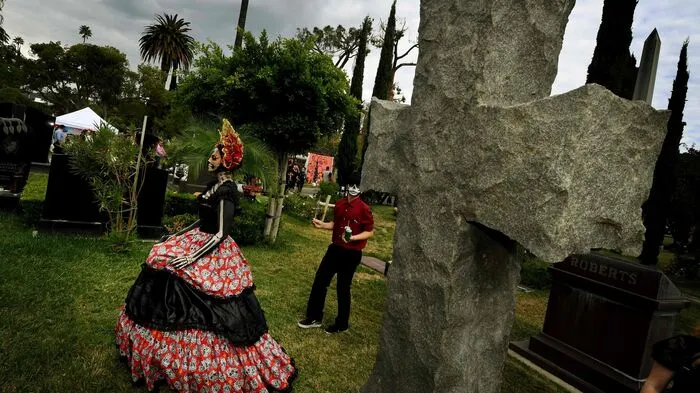 Der Día de los Muertos - „Tag der Toten“ - ist einer der wichtigsten mexikanischen Feiertage, an dem in Mexiko traditionell der Verstorbenen gedacht wird.