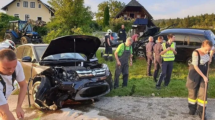 Unfall auf der Göltschacher Straße bei Maria Rain am Donnerstagabend: Die FF Maria Rain stand im Aufräumeinsatz