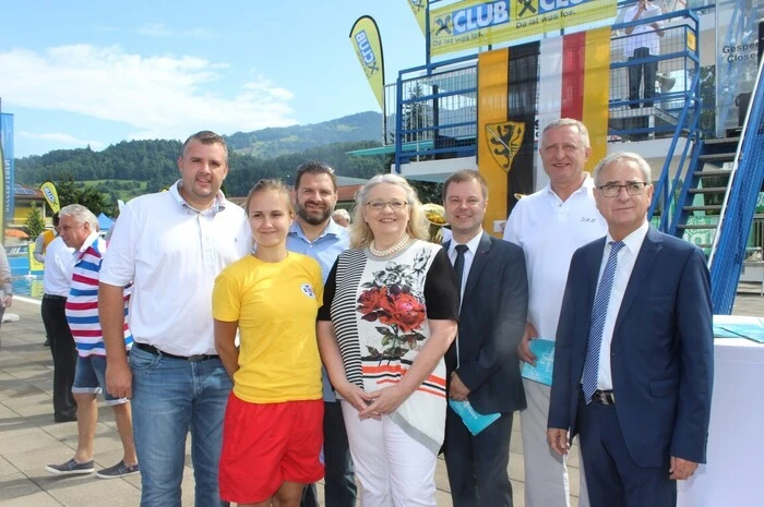 Neben der Einsatzübung der Wasserrettung gab es auch noch eine Prominenten-Schwimmstaffel (Wirte, Politik, Badegäste, WAC) und eine WAC-Autogrammstunde mit Beachsoccer.