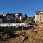 Auf einer großen Fläche sieht man, dass mit dem Aushub für das neue Gesundheitszentrum begonnen wurde | Die Baustelle an der Bundesstraße in Seeboden