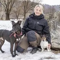 Nina Hofmann mit Pflegehund Bruno und Happy beim Training im Klagenfurter Europapark