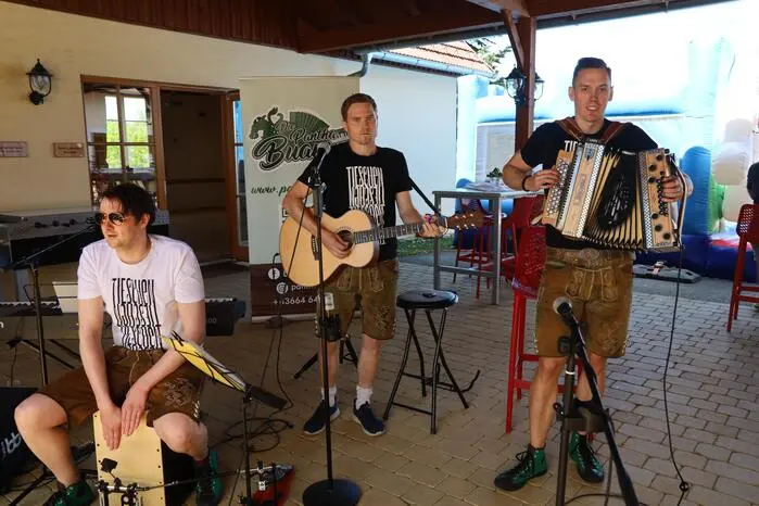 Für die musikalische Unterhaltung sorgten die „Pantha Buam“