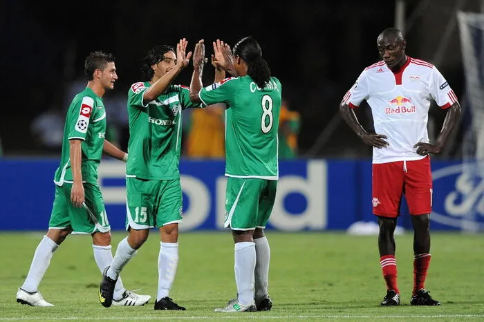 In der Saison 2009/2010 ging es eine Runde weiter. In der zweiten Qualifikationsrunde konnten Bohemians knapp aber doch (1:1, 1:0) besiegt werden. Ähnlich knapp aber erfolgreich ging es in der dritten Runde gegen Dinamo Zagreb (1:1, 1:2). Gegen Maccabi Haifa war in der vierten Runde der Qualifikation aber Schluss. Zu Hause verloren die Bullen mit 1:2, auswärts setzte es eine 3:0-Pleite. Aufstellung in Haifa: Gustafsson - Dudic, Opdam, Schiemer, Ulmer, Svento - Cziommer, Ilsanker, Leitgeb, Tschoyi - Janko