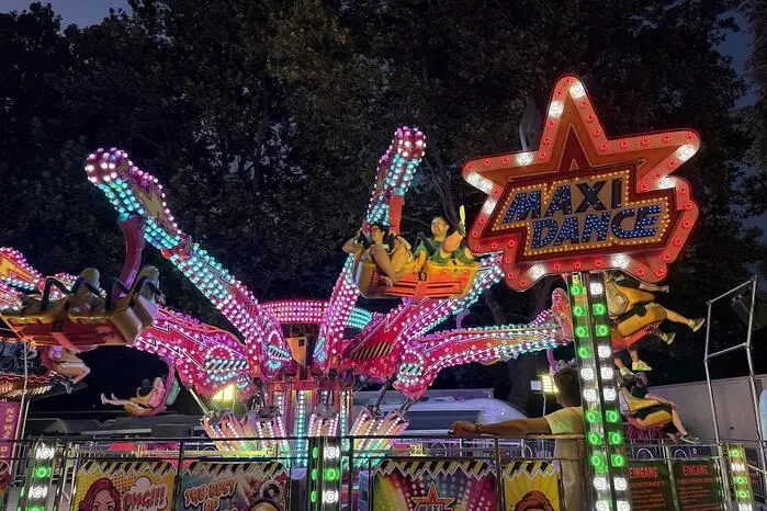 Vergnügungspark, Zuckerwatte und ein großes Partyzelt lockten eine Vielzahl von BesucherInnen aus der Oststeiermark und dem Südburgenland auf das große Strandbadgelände. 